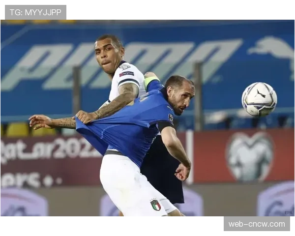 动态:前意大利后卫基耶利尼受邀在都灵开设短期防守大师班。 动态:前意大利后卫基耶利尼受邀在都灵开设短期防守大师班。